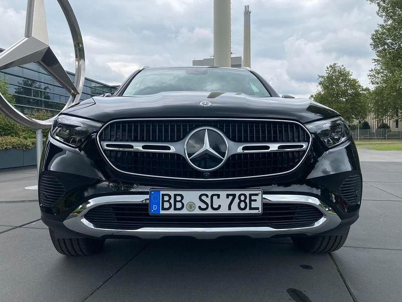 Gebraucht Mercedes GLC300e Avantgarde 204 PS (150 kW) 2025 Schwarz SUV