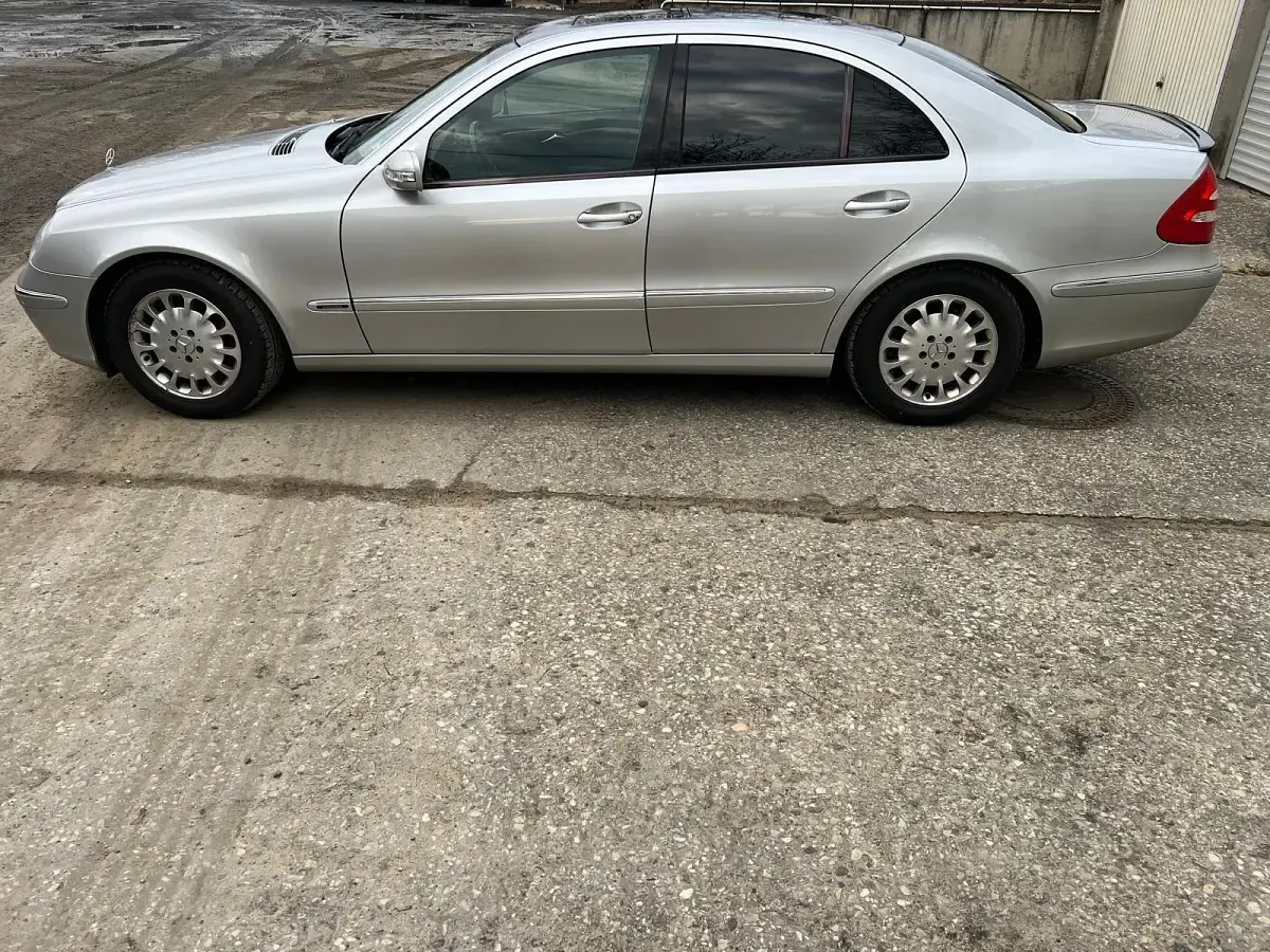 Gebraucht Mercedes E240 2002 Silber Limousine