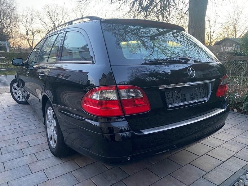 Gebraucht Mercedes E220 Classic 170 PS (125 kW) 2007 Schwarz Kombi