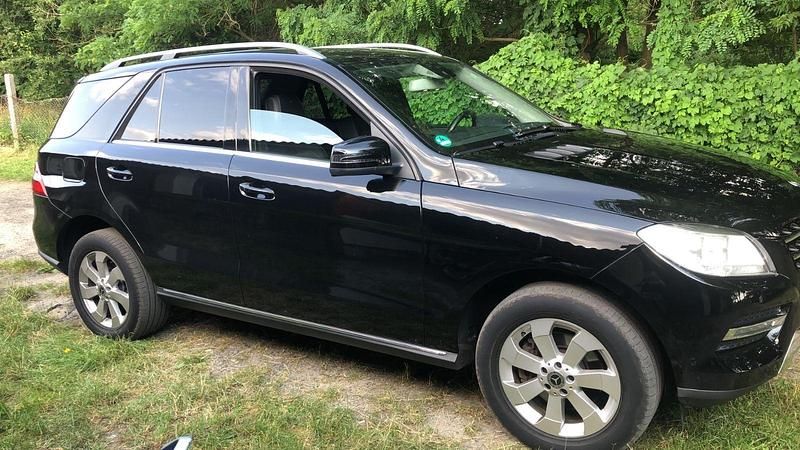 Gebraucht Mercedes ML250 204 PS (150 kW) 2012 Schwarz SUV