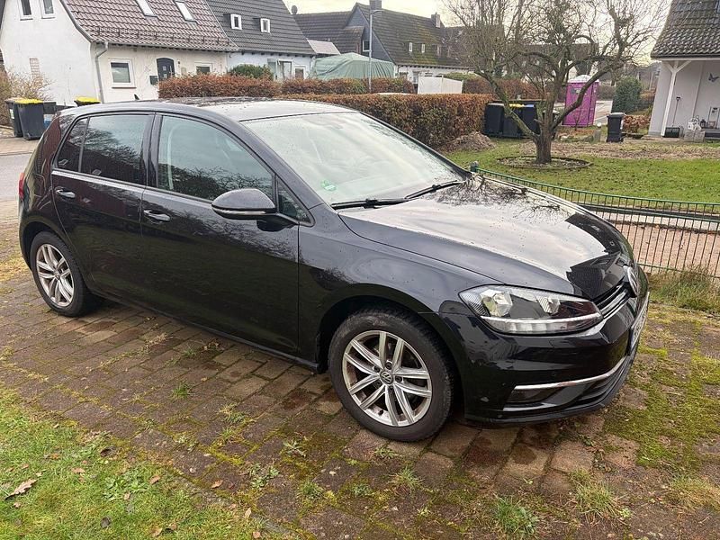 Schwarz Gebraucht 2017 VW Golf VII Comfortline Limousine | 11.750 € (Fairer Preis) - Bild 1/4