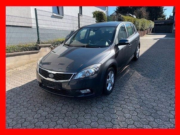 Gebraucht Kia Ceed Spirit 90 PS (66 kW) 2010 Grau Kleinwagen