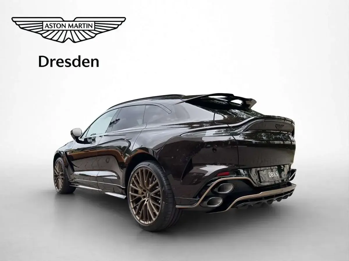 Neu Aston Martin DBX 727 PS (534 kW) 2026 Q  marron black SUV
