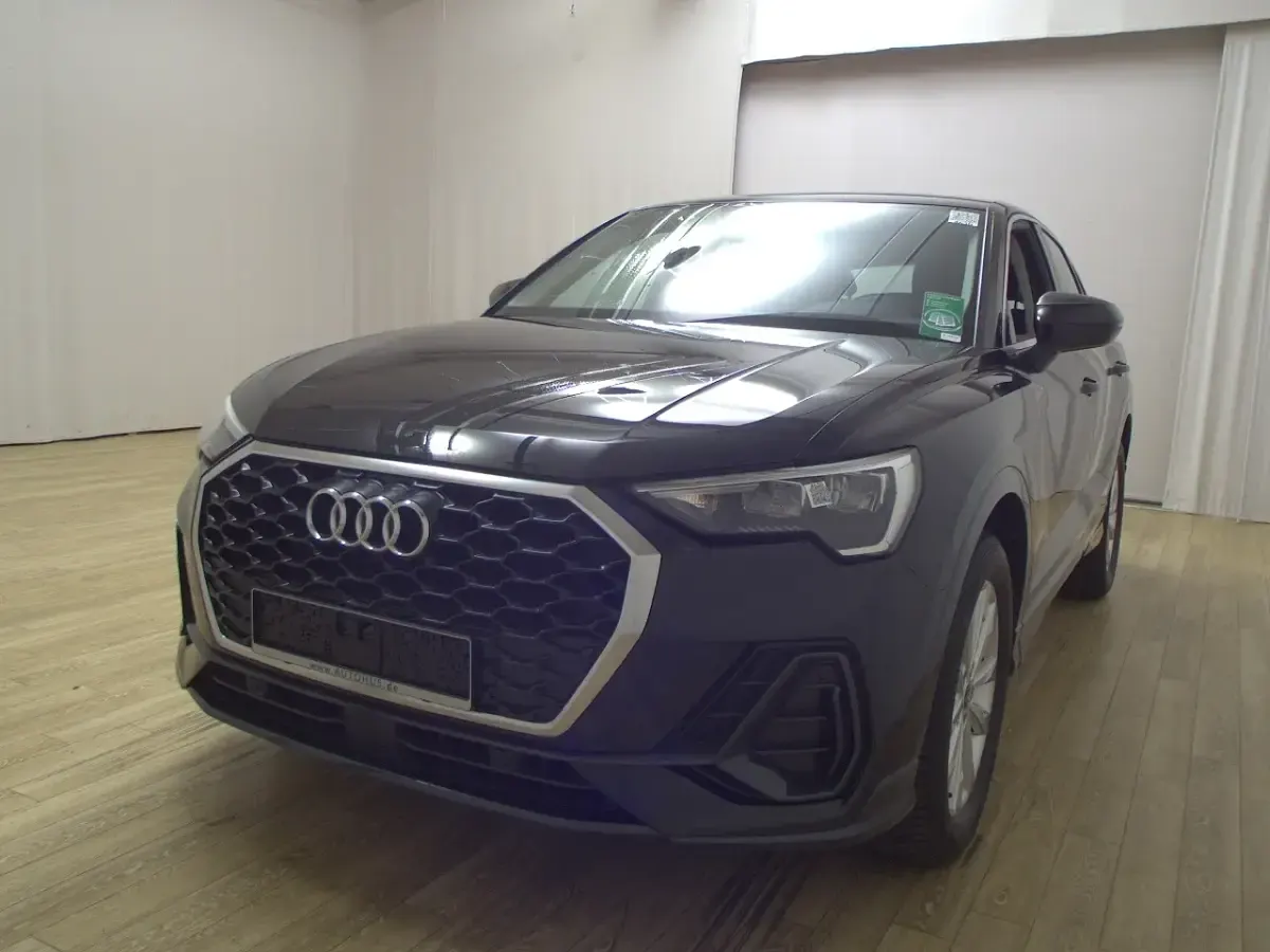 Gebraucht Audi Q3 Sportback Basis 150 PS (110 kW) 2022 Mythosschwarz metallic SUV