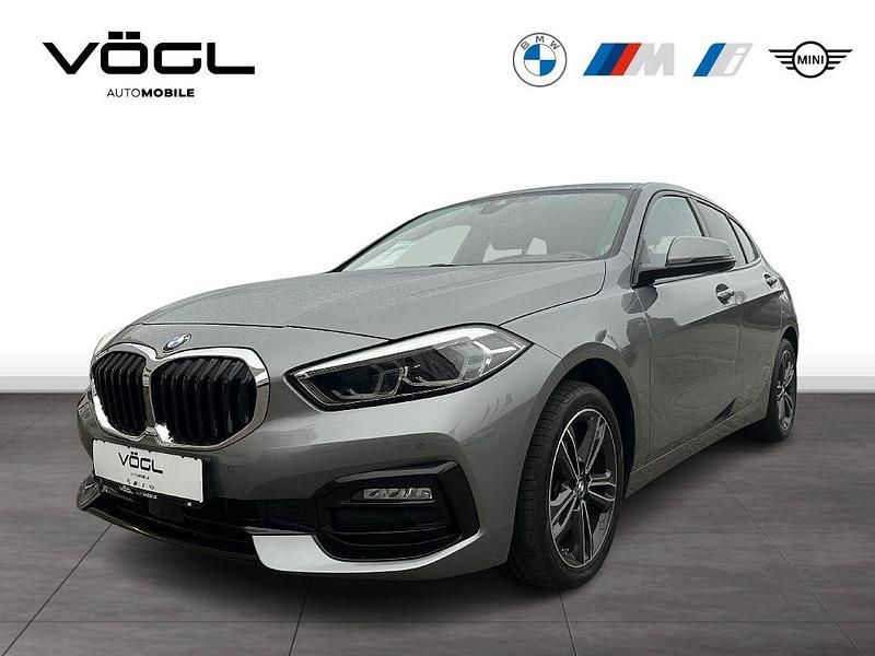 Skyscraper grau Gebraucht 2022 BMW 118 Sport Line Kleinwagen | 21.680 € (Fairer Preis) - Bild 1/4