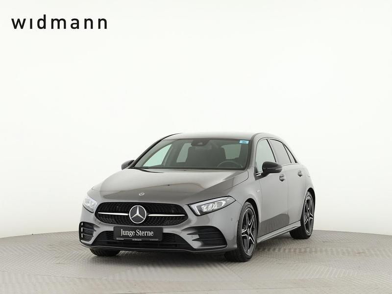 Metalliclack mountaingrau Gebraucht 2021 Mercedes A180 AMG line Limousine | 20.850 € (Superpreis) - Bild 1/4