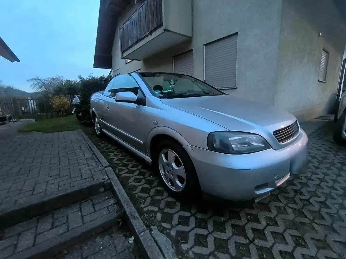 Gebraucht Opel Astra 100 PS (73 kW) 2002 Silber Cabrio
