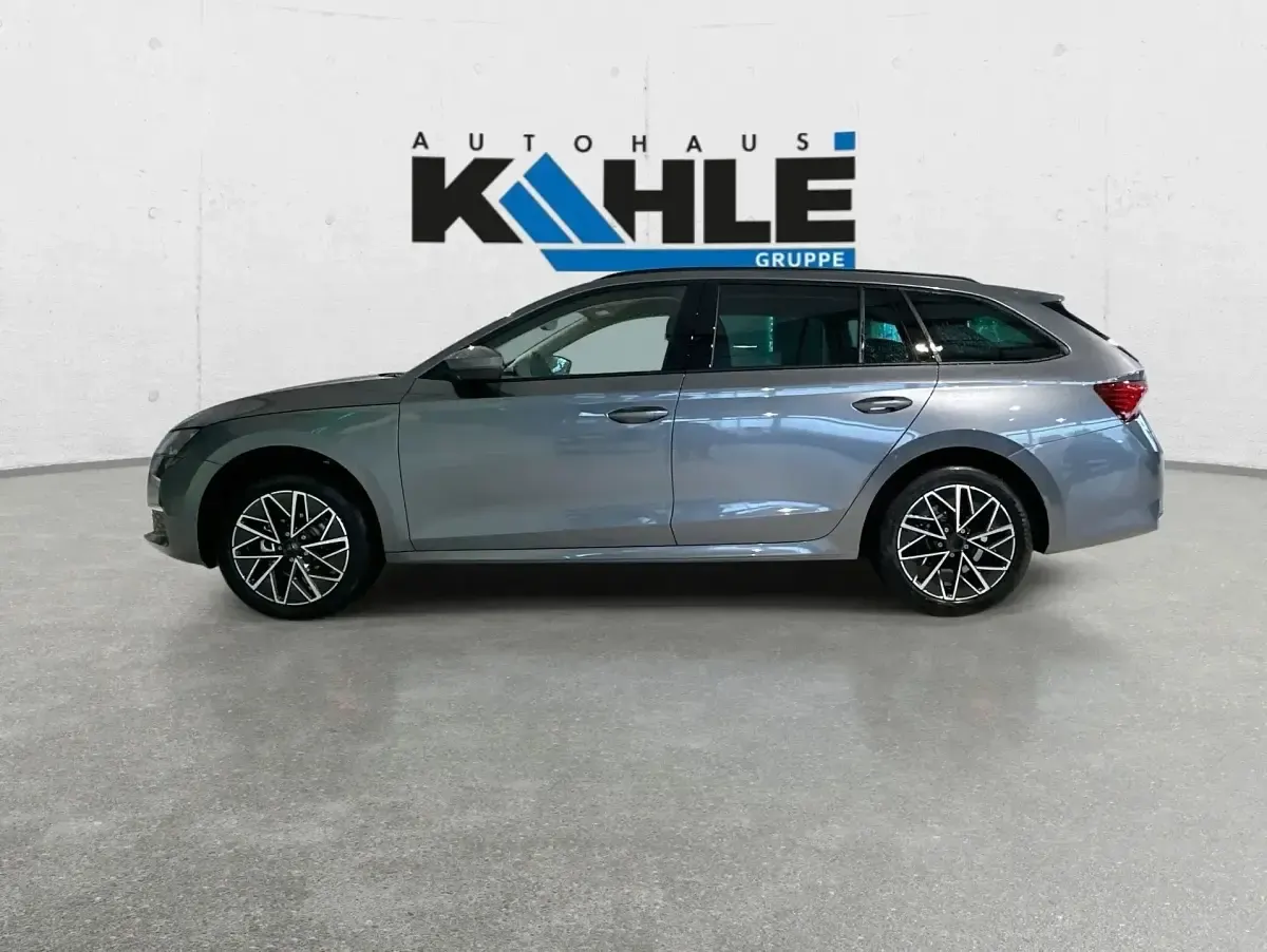 Neu Skoda Octavia 110 PS (80 kW) 2026 Grau Kombi
