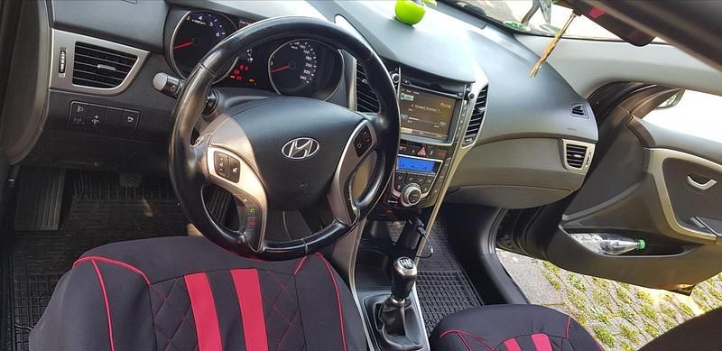 Gebraucht Hyundai i30 101 PS (74 kW) 2013 Schwarz Limousine