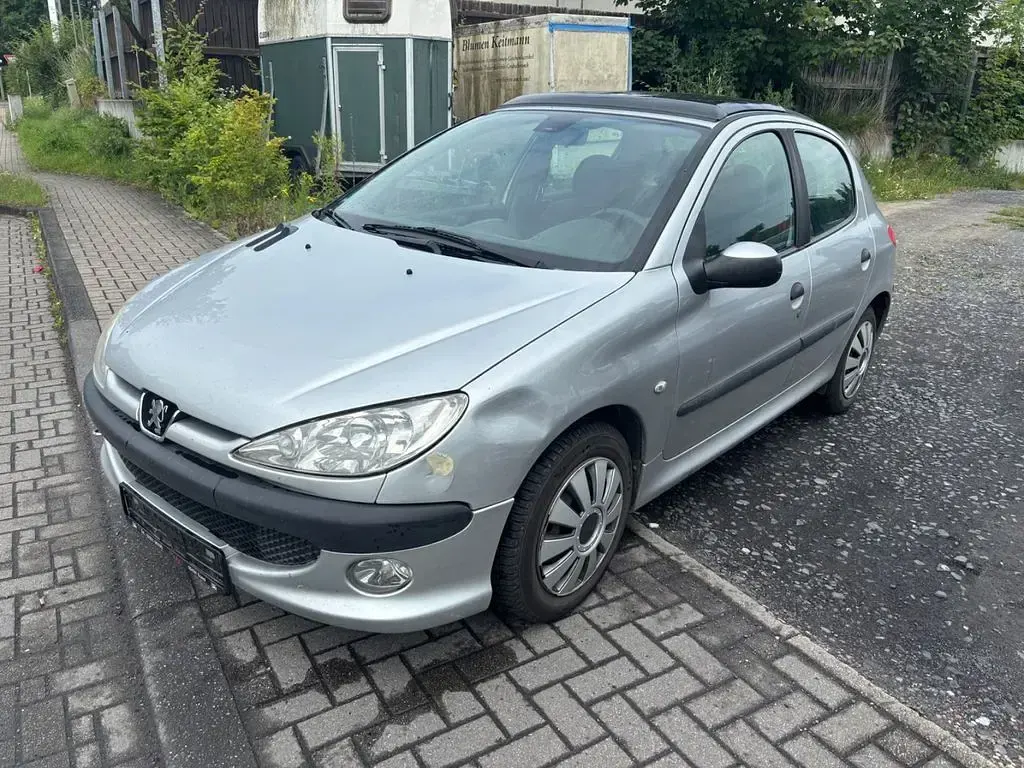 Gebraucht Peugeot 206 75 PS (55 kW) 1999 Silber Kleinwagen