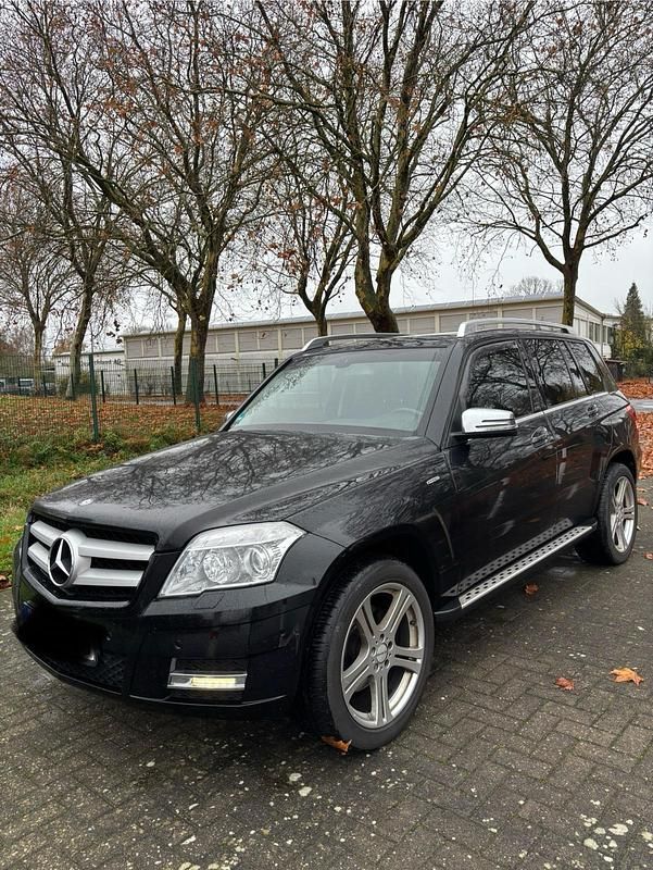 Schwarz Gebraucht 2011 Mercedes GLK220 SUV | 10.800 € (Fairer Preis) - Bild 1/4