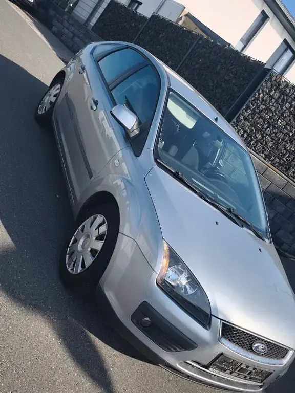 Usata Ford Focus 116 CV (85 kW) 2005 Grigio Berlina