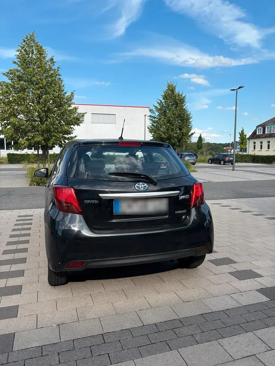 Gebraucht Toyota Yaris 101 PS (74 kW) 2016 Schwarz Kleinwagen