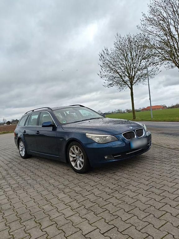 Gebraucht BMW 550 367 PS (269 kW) 2009 Blau Kombi