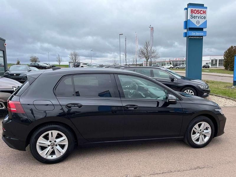 Gebraucht VW Golf VIII 150 PS (110 kW) 2025 Mythos black Limousine