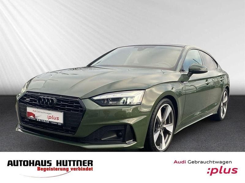 Distriktgrün (metallic) Gebraucht 2022 Audi A5 Sportback Ambiente Kleinwagen | 37.792 € (Etwas zu teuer) - Bild 1/4