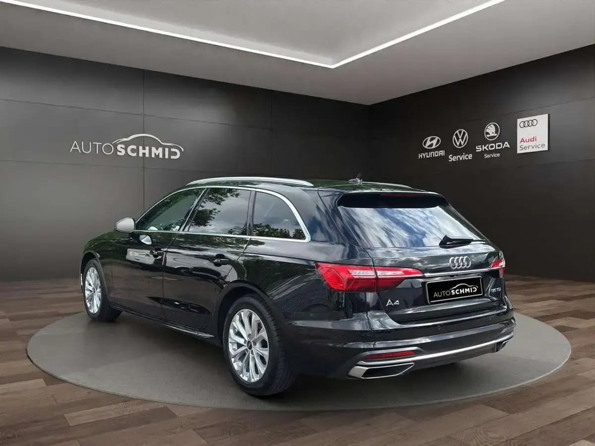 Gebraucht Audi A4 163 PS (119 kW) 2023 Mythosschwarz metallic Kombi