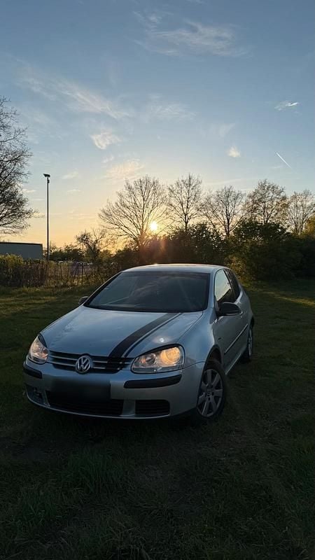 Second-hand VW Golf IV 80 CP (58 kW) 2006 Argintiu Hatchback