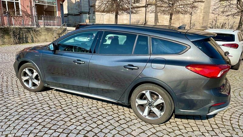 Gebraucht Ford Focus Active X 150 PS (110 kW) 2022 Grau Kombi