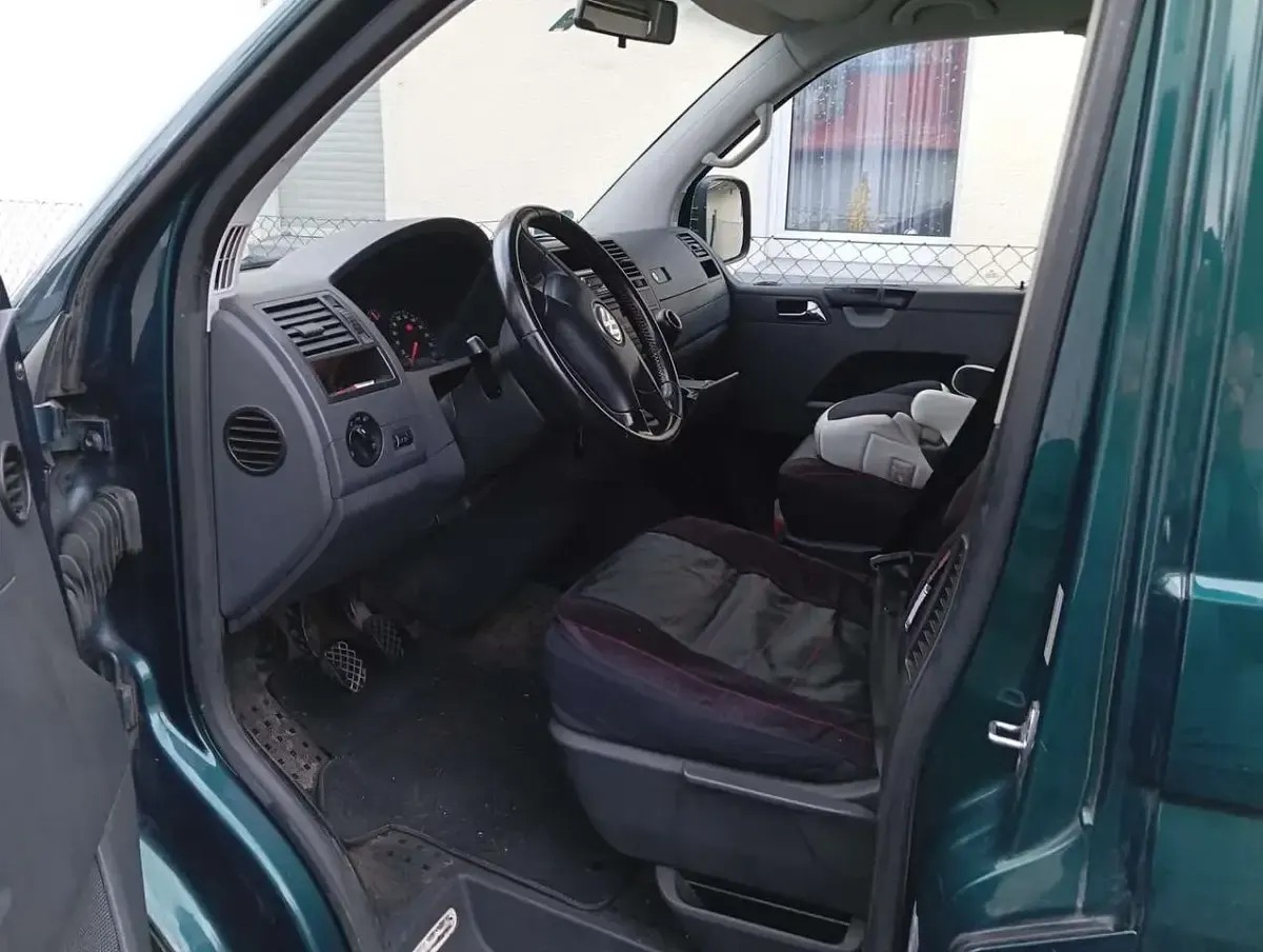 Gebraucht VW Caravelle 105 PS (77 kW) 2005 Grün Van
