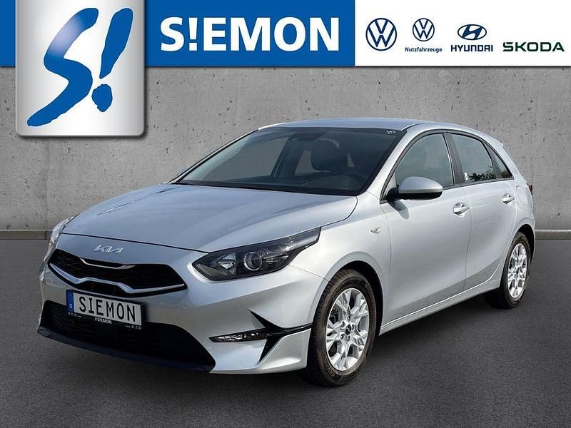Silber Gebraucht 2023 Kia Ceed Edition 7 Limousine | 18.890 € (Fairer Preis) - Bild 1/4