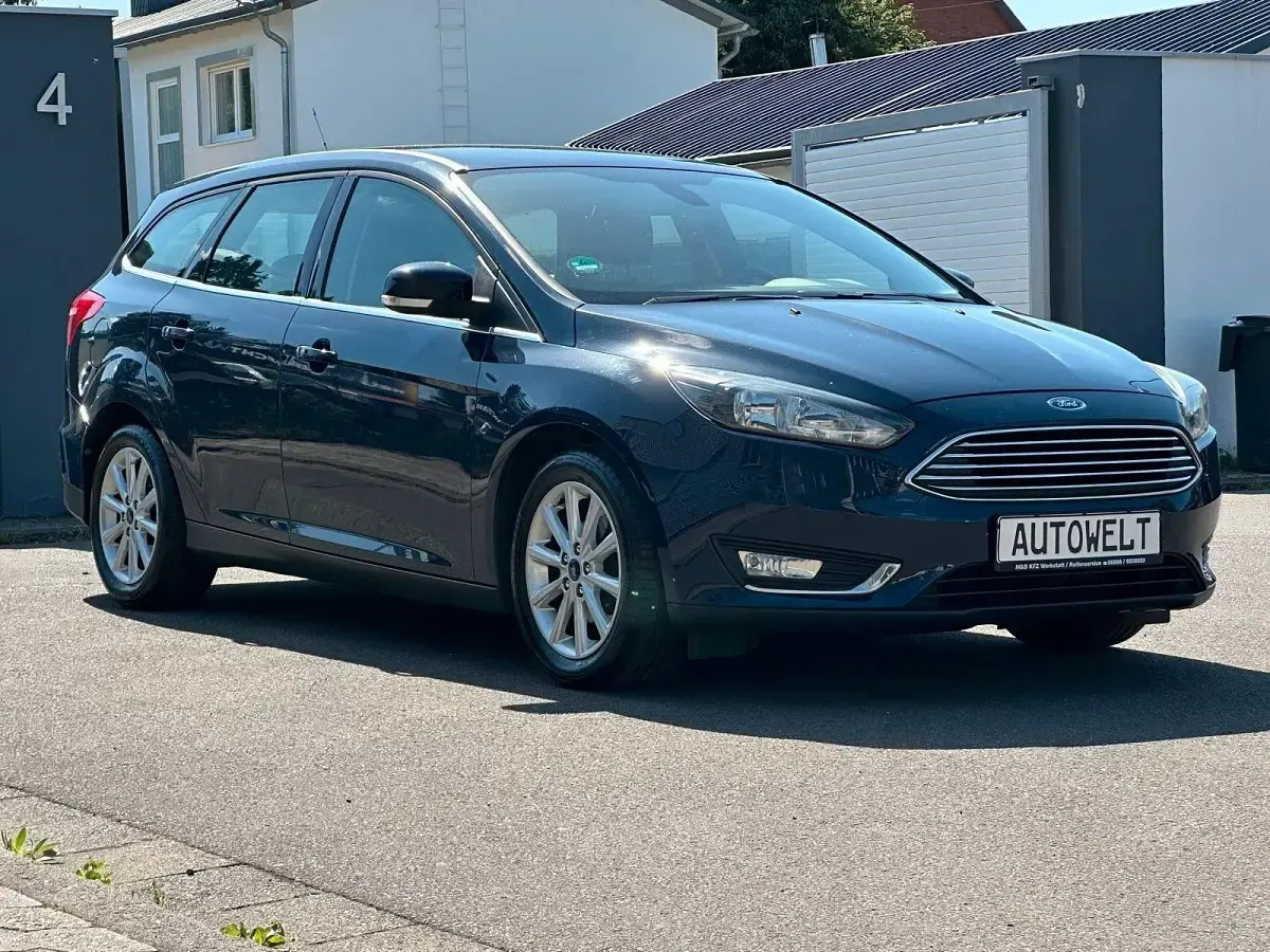 Used Ford Focus Titanium 101 HP (74 kW) 2016 Blue Estate