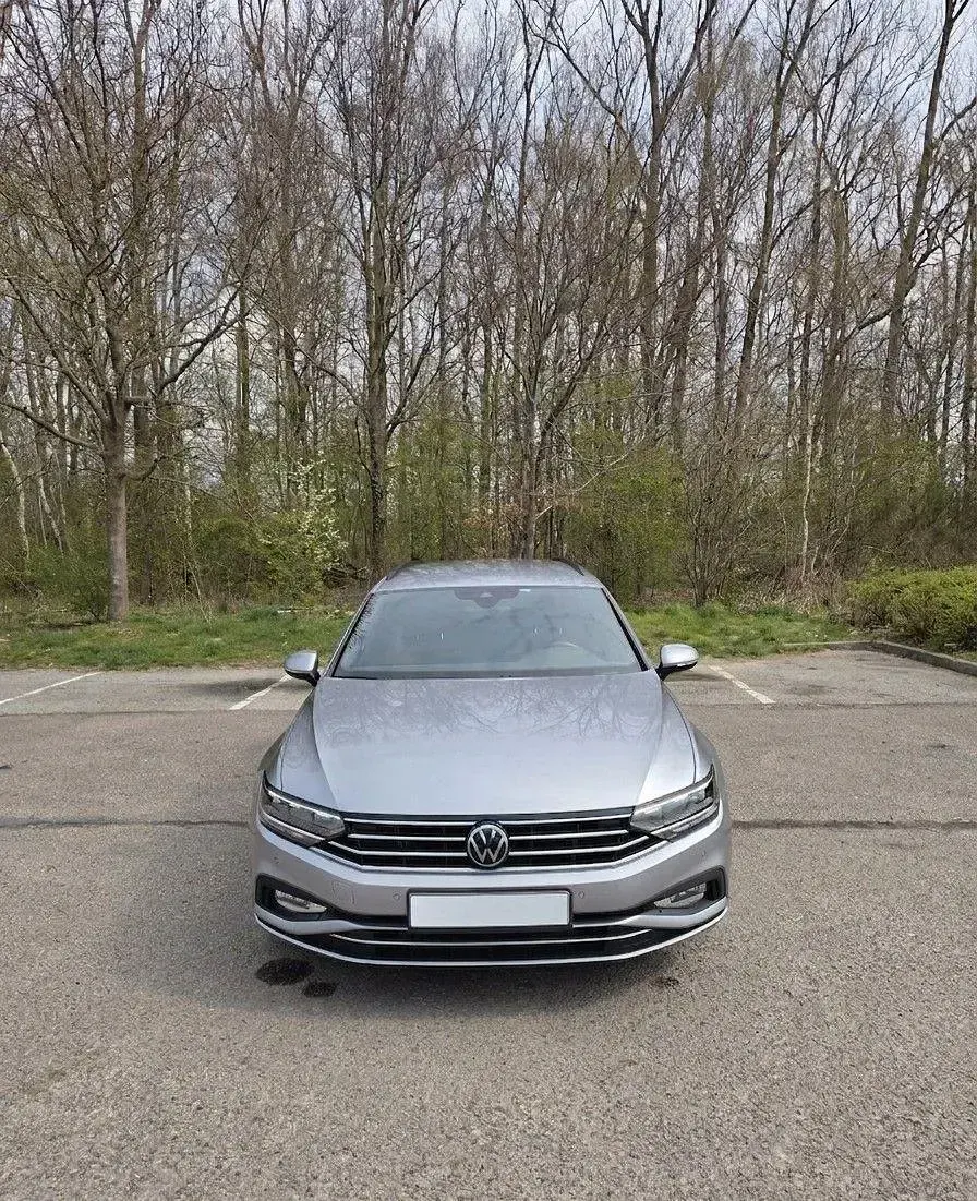 Gebraucht VW Passat 150 PS (110 kW) 2022 Silber Kombi