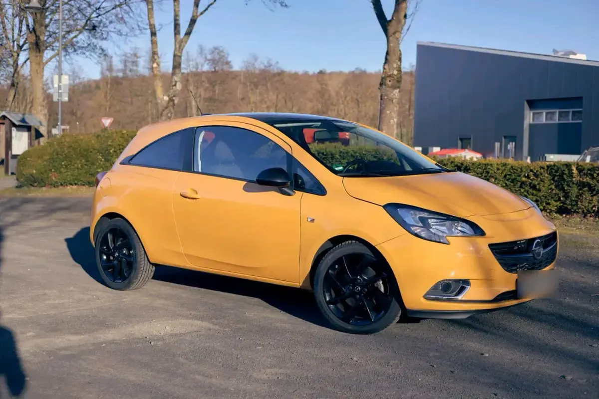 Gebraucht Opel Corsa Color Edition 101 PS (74 kW) 2018 Gelb Kleinwagen