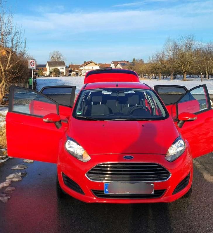 Rot Gebraucht 2013 Ford Fiesta SYNC Edition Limousine | 5.300 € (Fairer Preis) - Bild 1/2