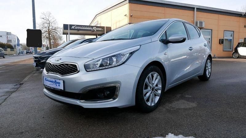 Silber Gebraucht 2018 Kia Ceed Vision Kleinwagen | 12.900 € (Fairer Preis) - Bild 1/4