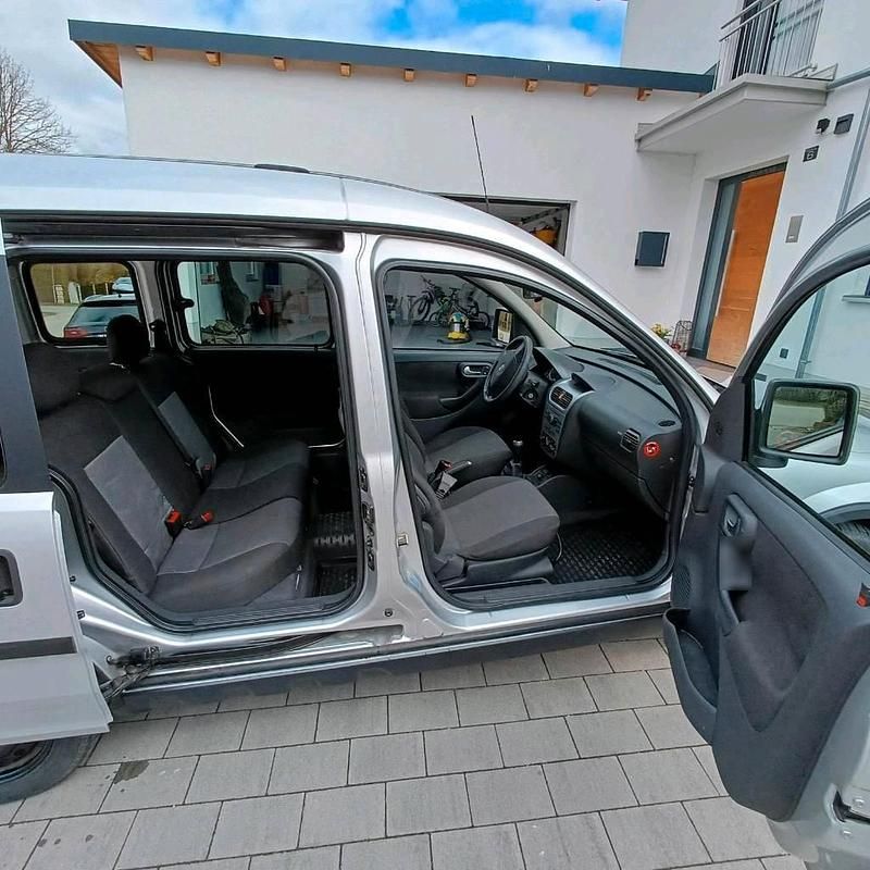 Second-hand Opel Combo 90 CP (66 kW) 2008 Argintiu Monovolum