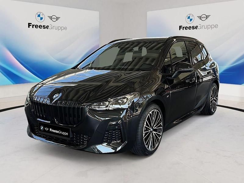 Gebraucht BMW 223 Active Tourer Performance 197 PS (144 kW) 2025 Black sapphire Van / Kleinbus