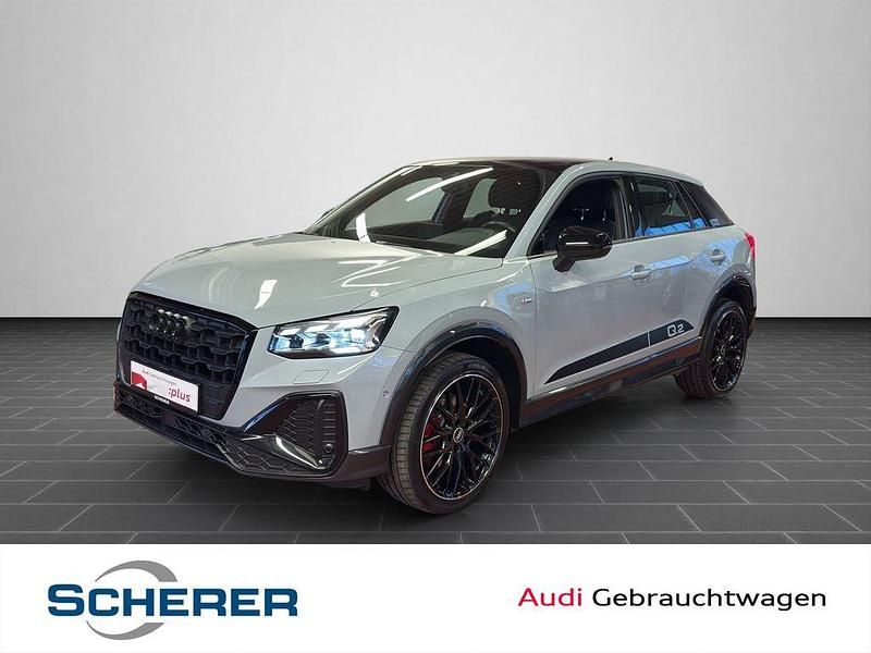 Pfeilgrau perleffekt Gebraucht 2021 Audi Q2 Ambiente SUV | 28.980 € - Bild 1/4