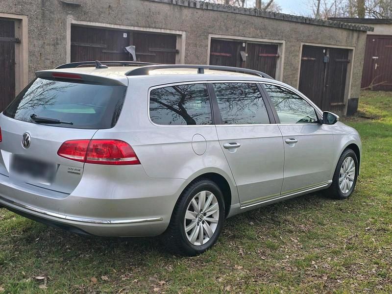 Gebraucht VW Passat 140 PS (102 kW) 2013 Grau Kombi
