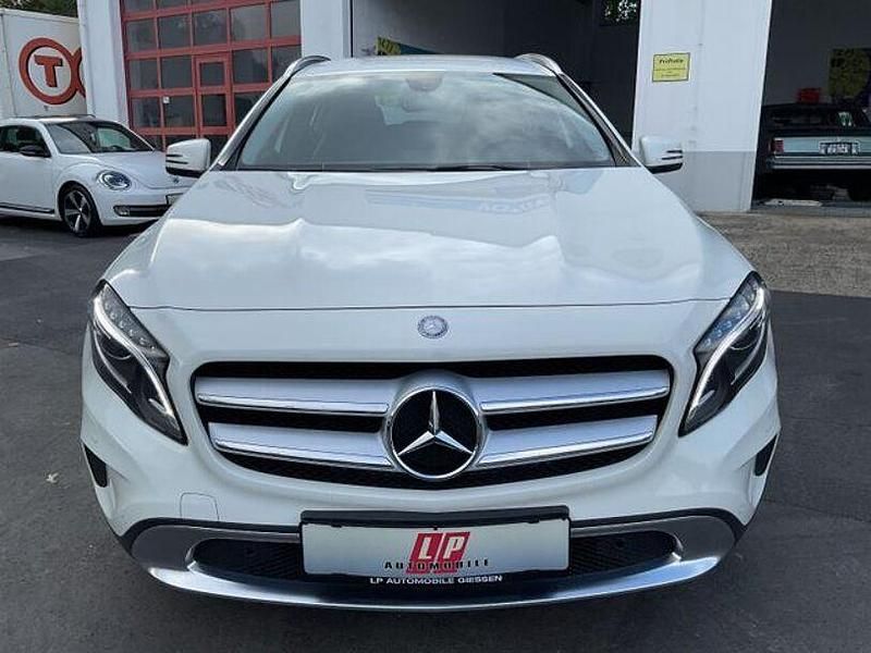 Gebraucht Mercedes GLA250 211 PS (155 kW) 2015 Weiß SUV