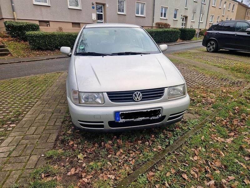 Gebraucht VW Polo Edition 60 PS (44 kW) 1999 Silber Limousine