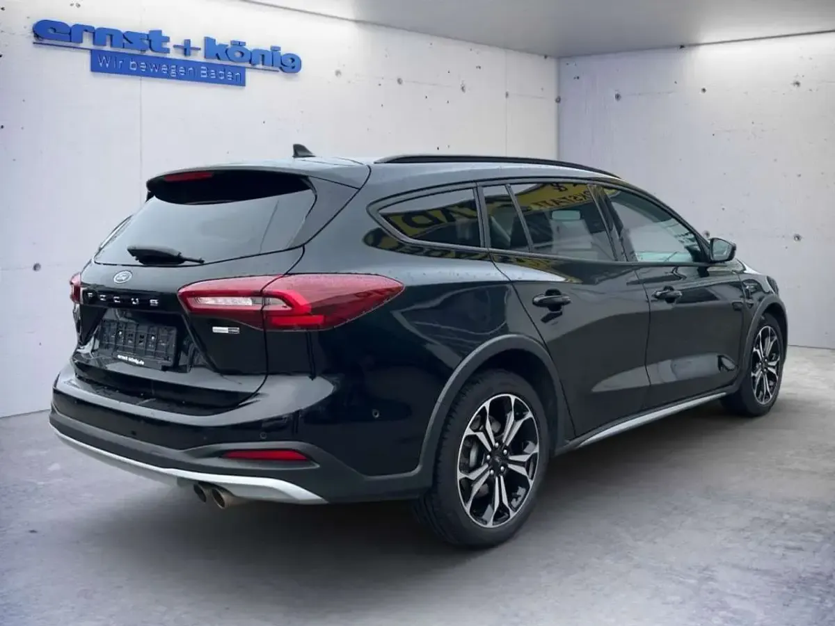 Gebraucht Ford Focus Active X 155 PS (114 kW) 2022 Agate black metallic Kombi