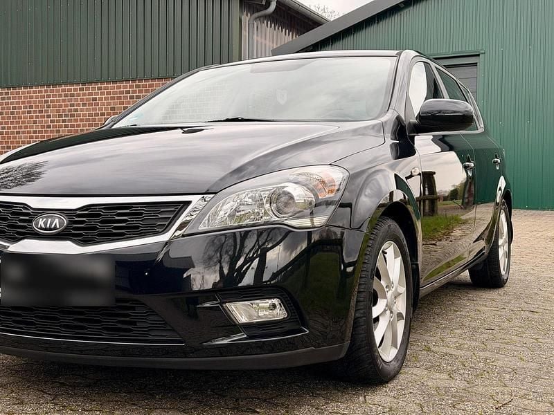 Gebraucht Kia Ceed 90 PS (66 kW) 2010 Schwarz Kleinwagen