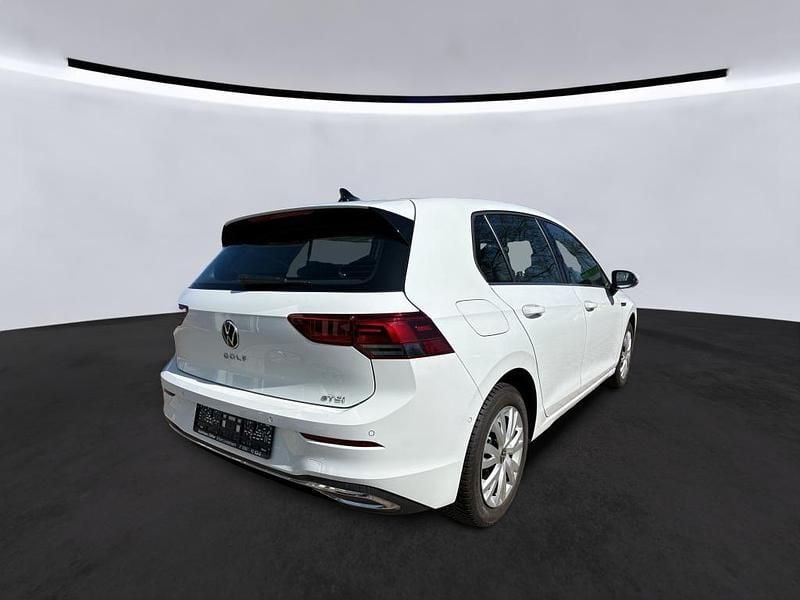 Gebraucht VW Golf VIII Style 131 PS (96 kW) 2022 Pure white Limousine