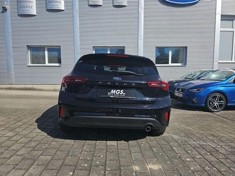 Neu Ford Focus Titanium 125 PS (91 kW) 2025 Agate black metallic Limousine