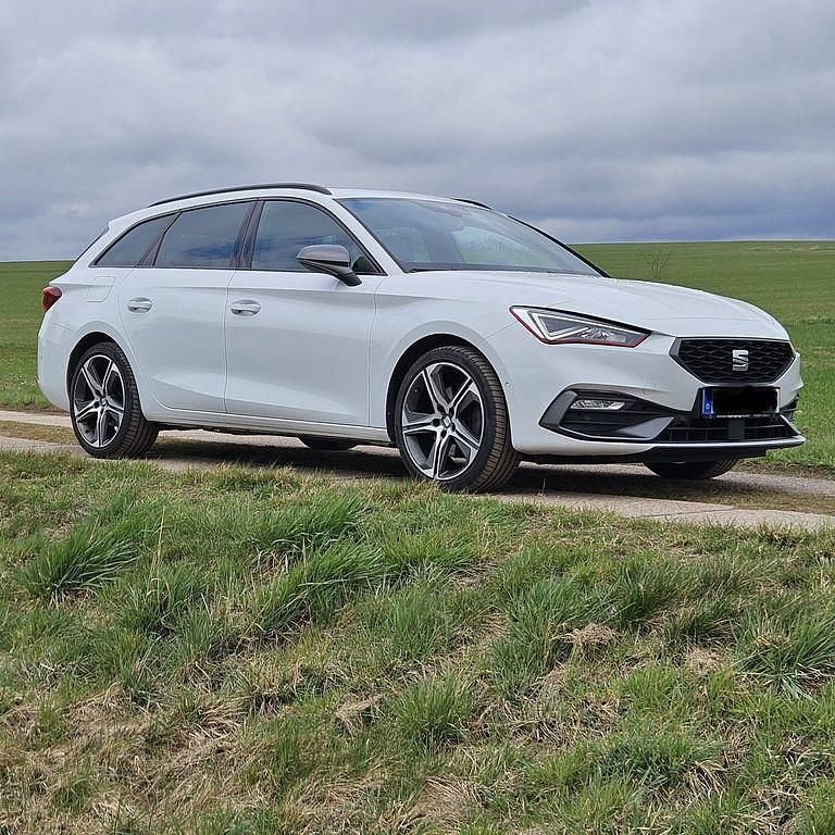 Usata Seat Leon 150 CV (110 kW) 2021 Bianco Berlina