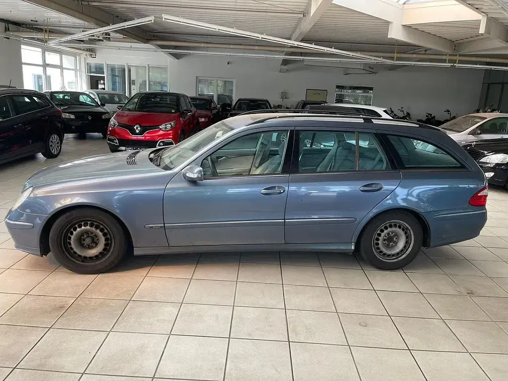 Gebraucht Mercedes E200 Avantgarde 163 PS (119 kW) 2003 Blau Limousine
