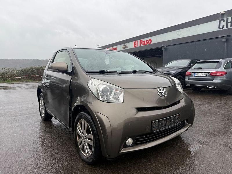 Gebraucht Toyota iQ 68 PS (50 kW) 2013 Braun Kleinwagen