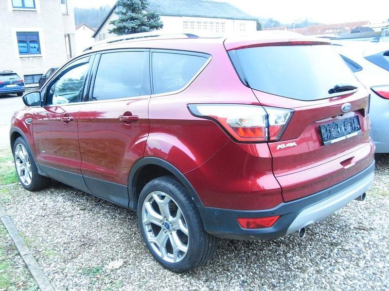 Gebraucht Ford Kuga Titanium 179 PS (131 kW) 2017 Rot SUV