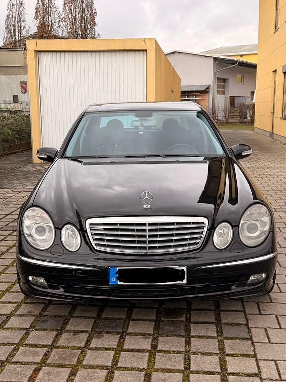 Gebraucht Mercedes E320 Avantgarde 224 PS (164 kW) 2005 Schwarz Limousine