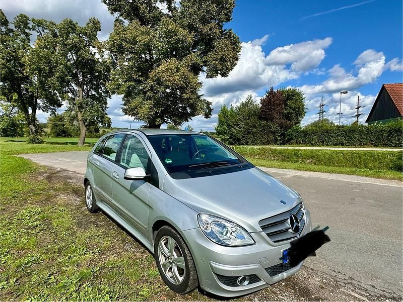 Grau Gebraucht 2009 Mercedes B180 Van / Kleinbus | 5.550 € (Guter Preis) - Bild 1/4