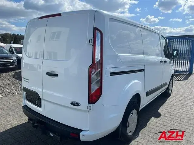 Używany Ford Transit Custom Trend 105 KM (77 kW) 2021 Biały Minivan