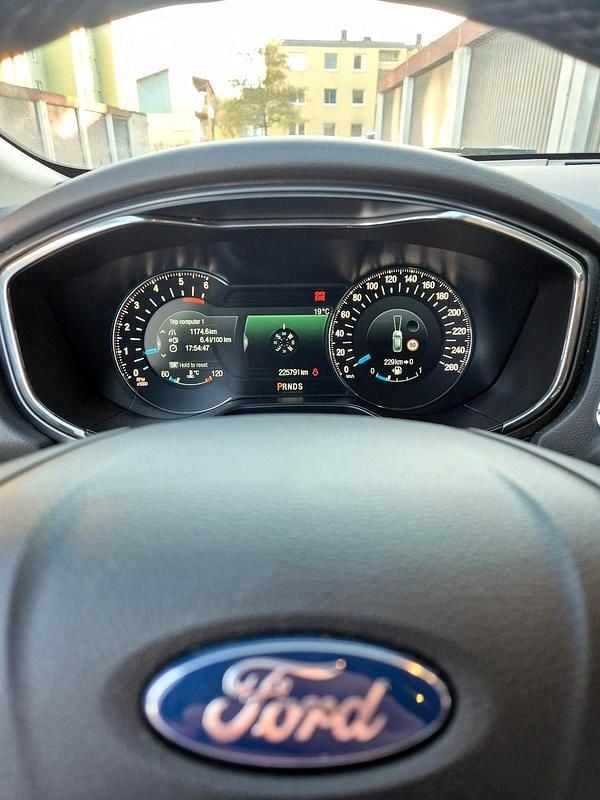 Gebraucht Ford Mondeo 180 PS (132 kW) 2016 Schwarz Kombi