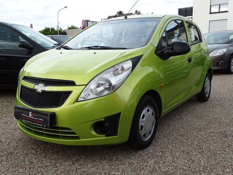Grün Gebraucht 2011 Chevrolet Spark Kleinwagen | 2.400 € (Fairer Preis) - Bild 1/4