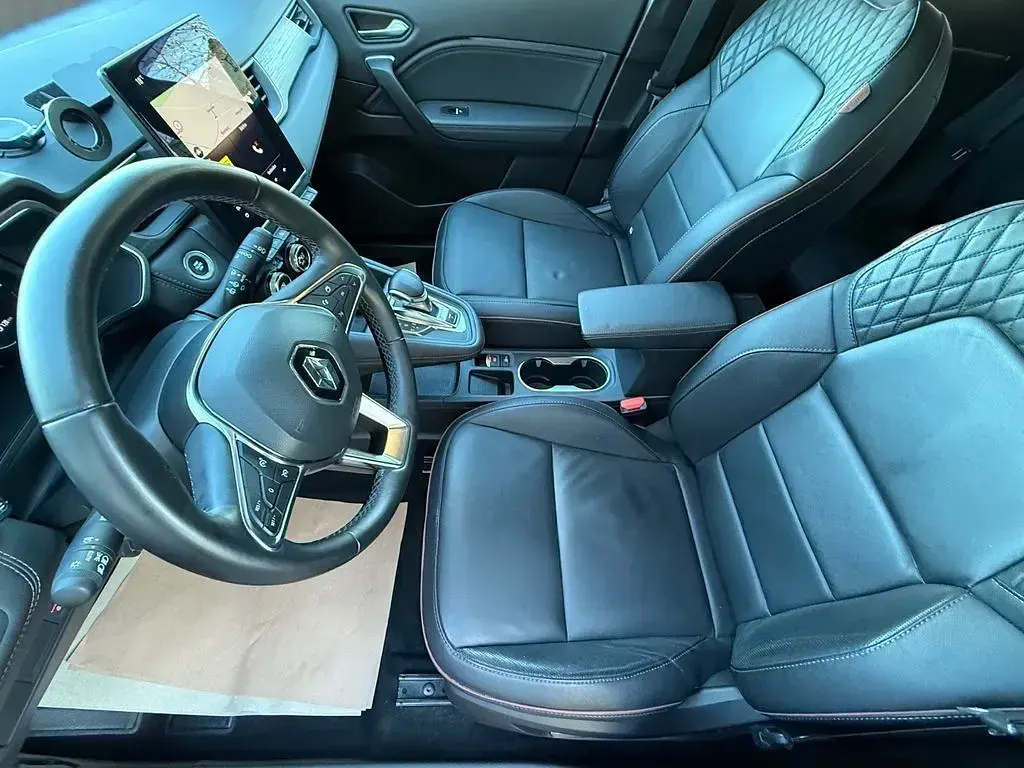 Używany Renault Captur Initiale Paris 91 KM (66 kW) 2022 Czerwony SUV